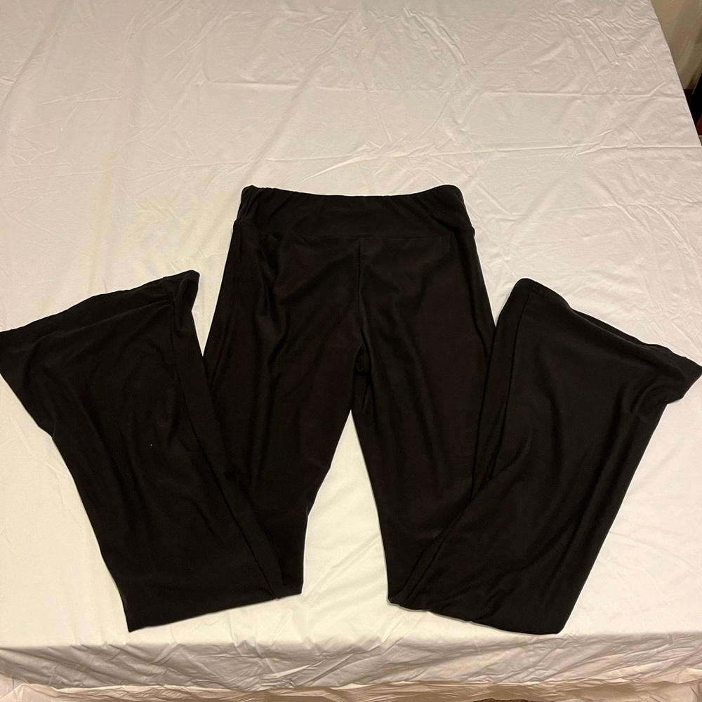 No boundaries flared legging/yoga pants size small (3-5)